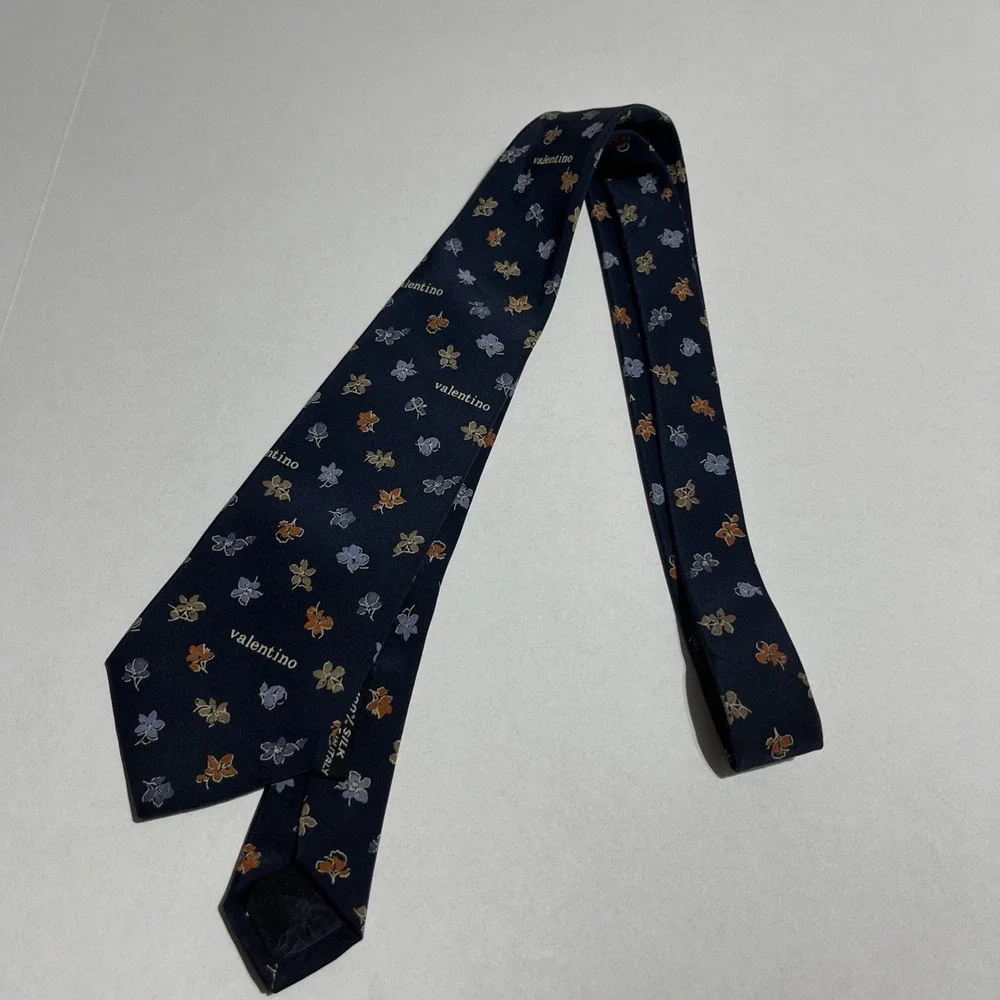 Valentino Neck Tie Mens Dark Blue Silk Luxury Necktie Cravatte‎ Italy C-13